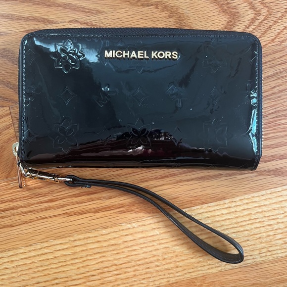 Michael Kors Wristlet - Picture 1 of 5
